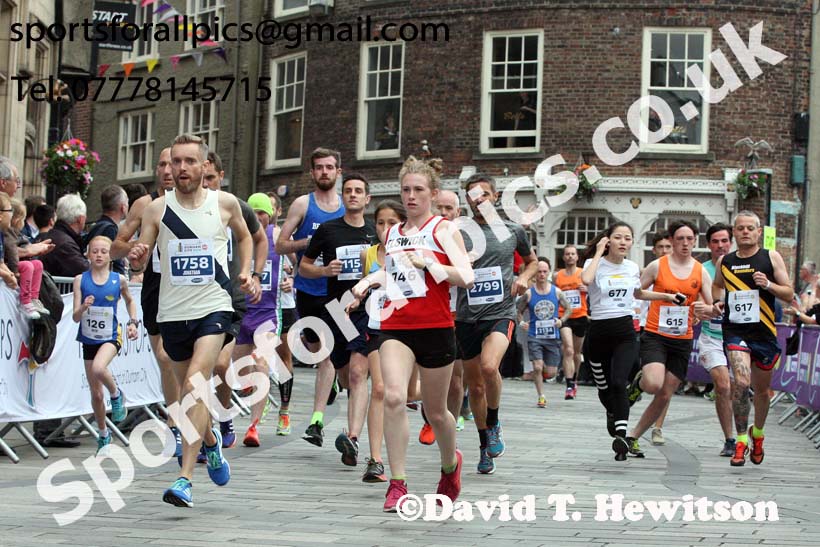 Start of the 2017 Durham City Run 5k and 10k Road Race. Photo: David T. Hewitson/Sports for All Pics
